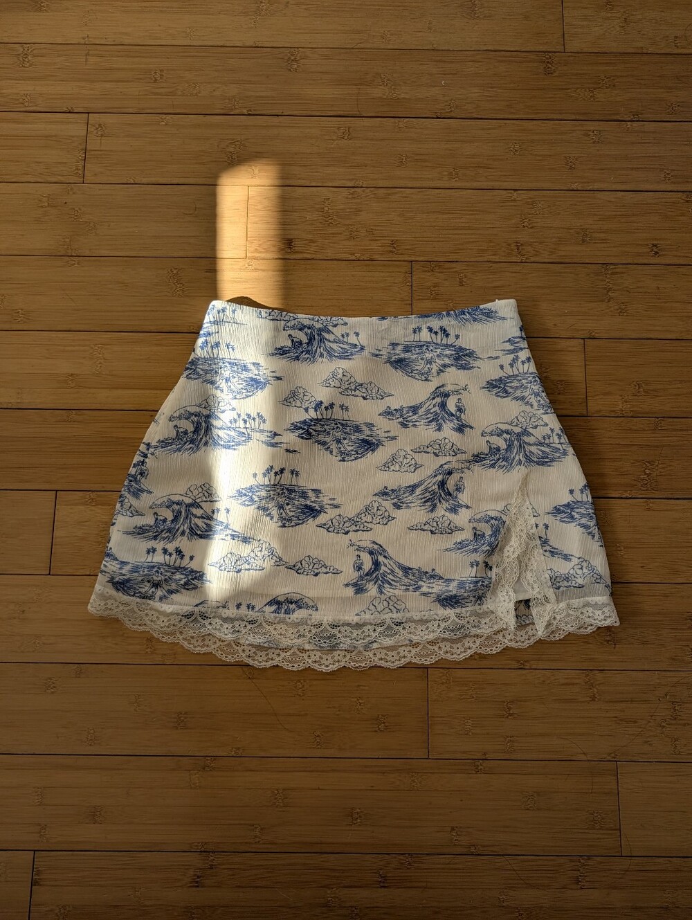 Frankie's Bikinis Boden Lace Mini Skirt Surfer Dude - Picture 3 of 11